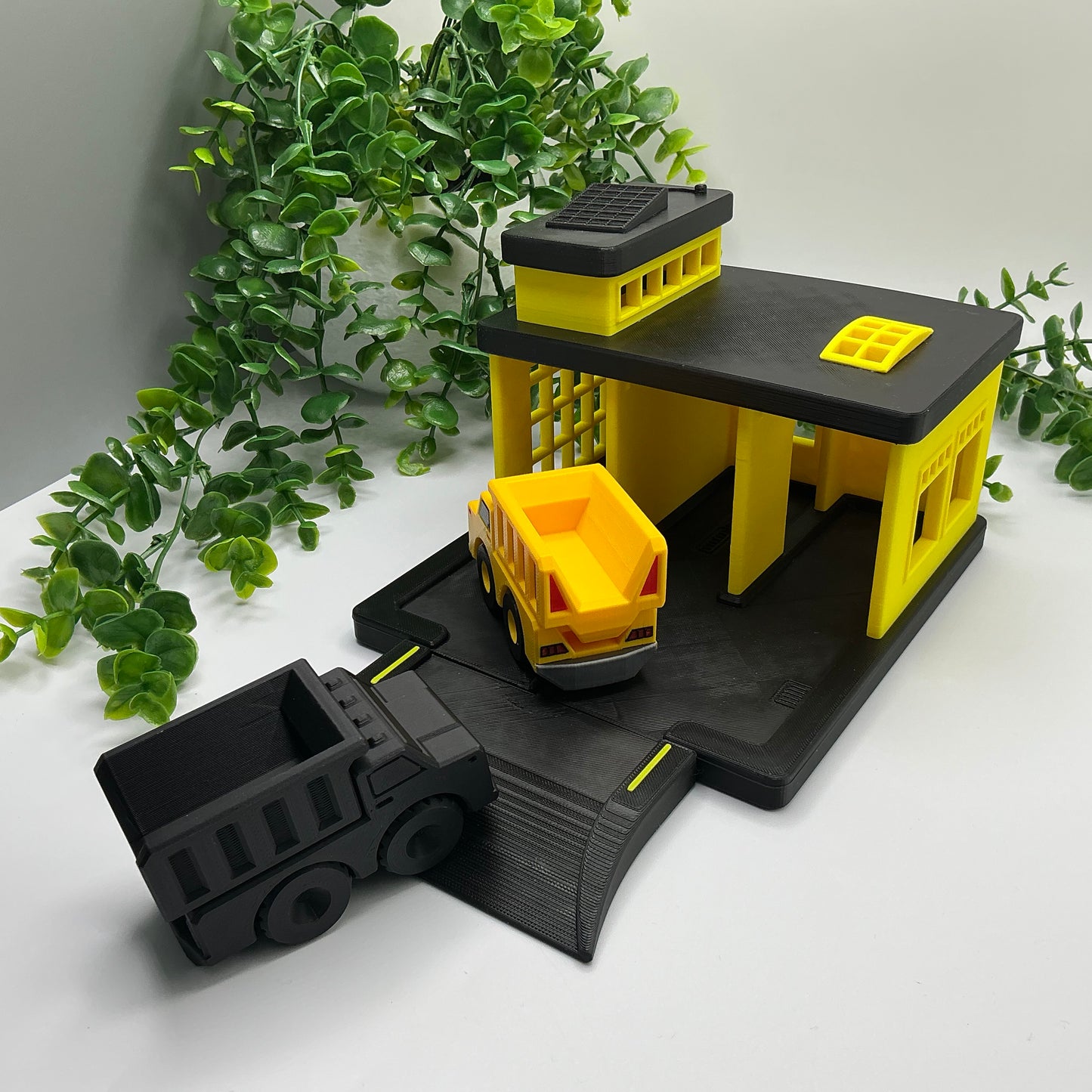 3D printed garage playset, wooden train track compatible - image 3