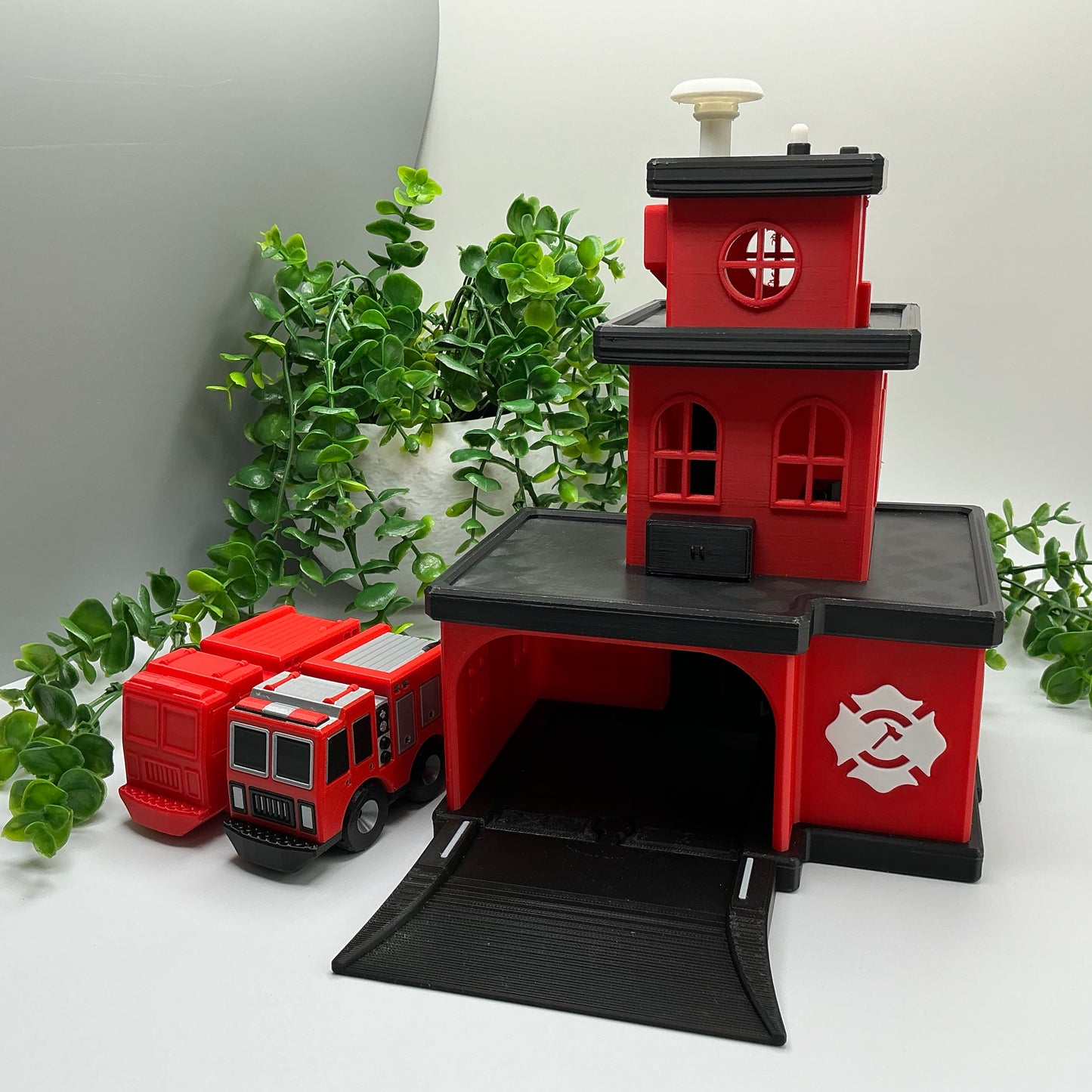 3D printed fire station playset, wooden train track compatible - image 6