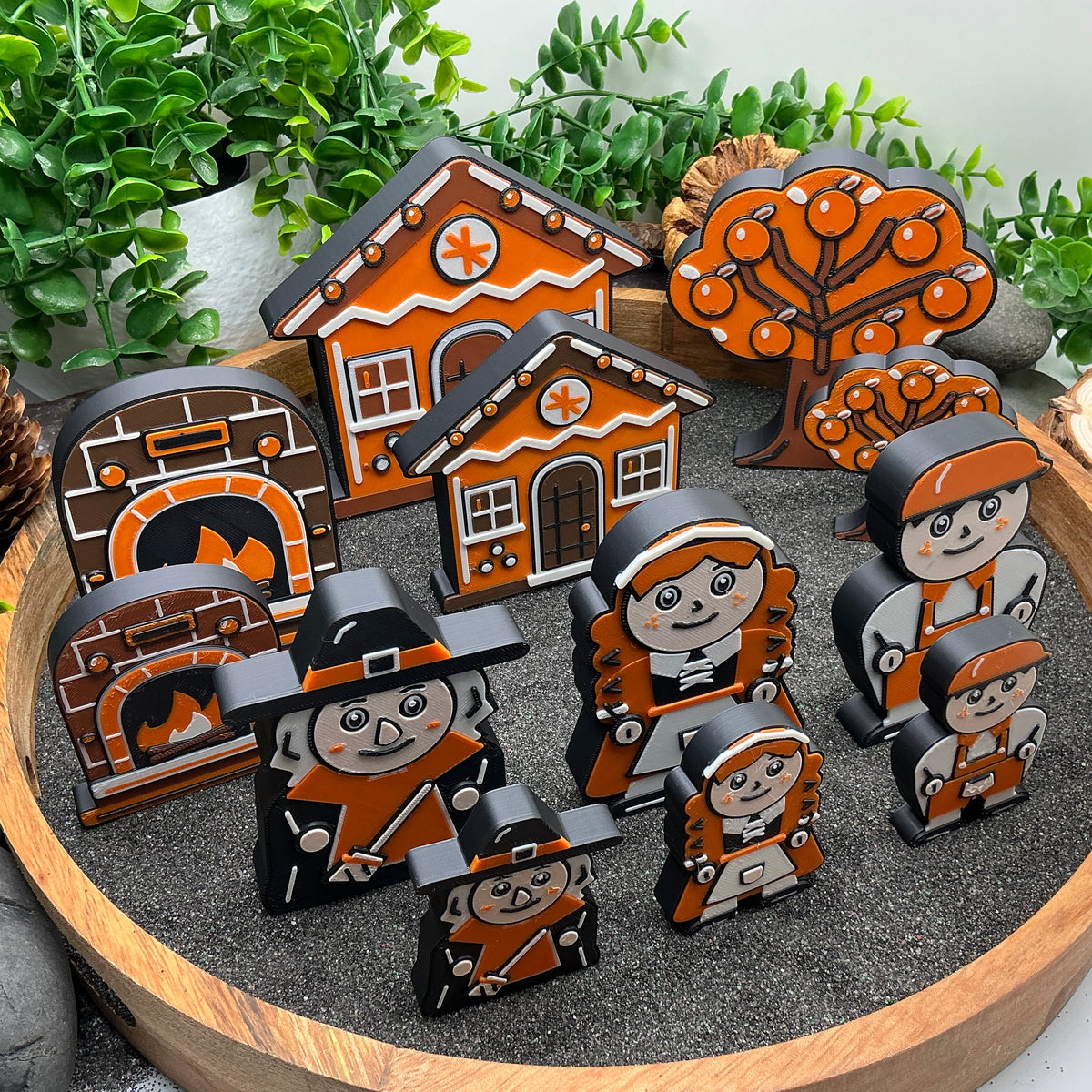Side view comparing Large and Small Hansel and Gretel six-piece story sets