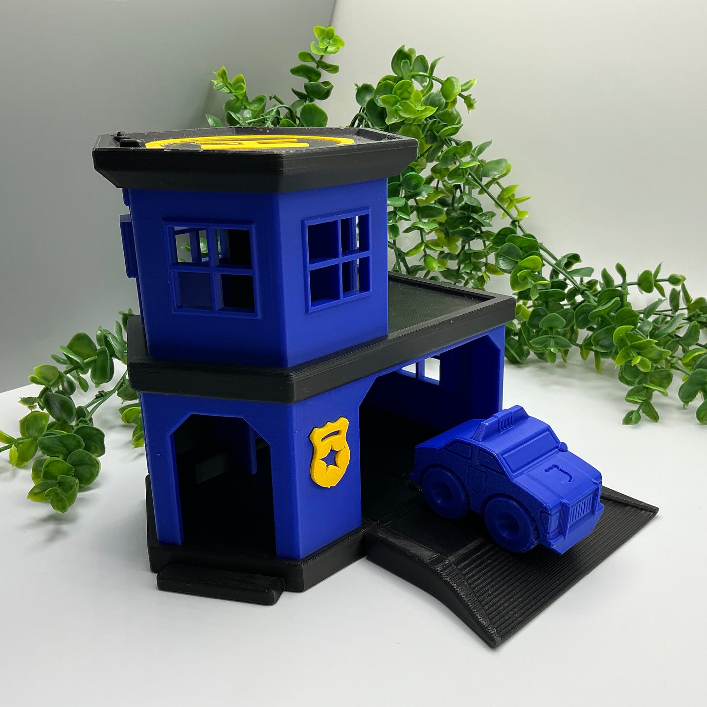 3D printed police station playset, wooden train track compatible - image 4