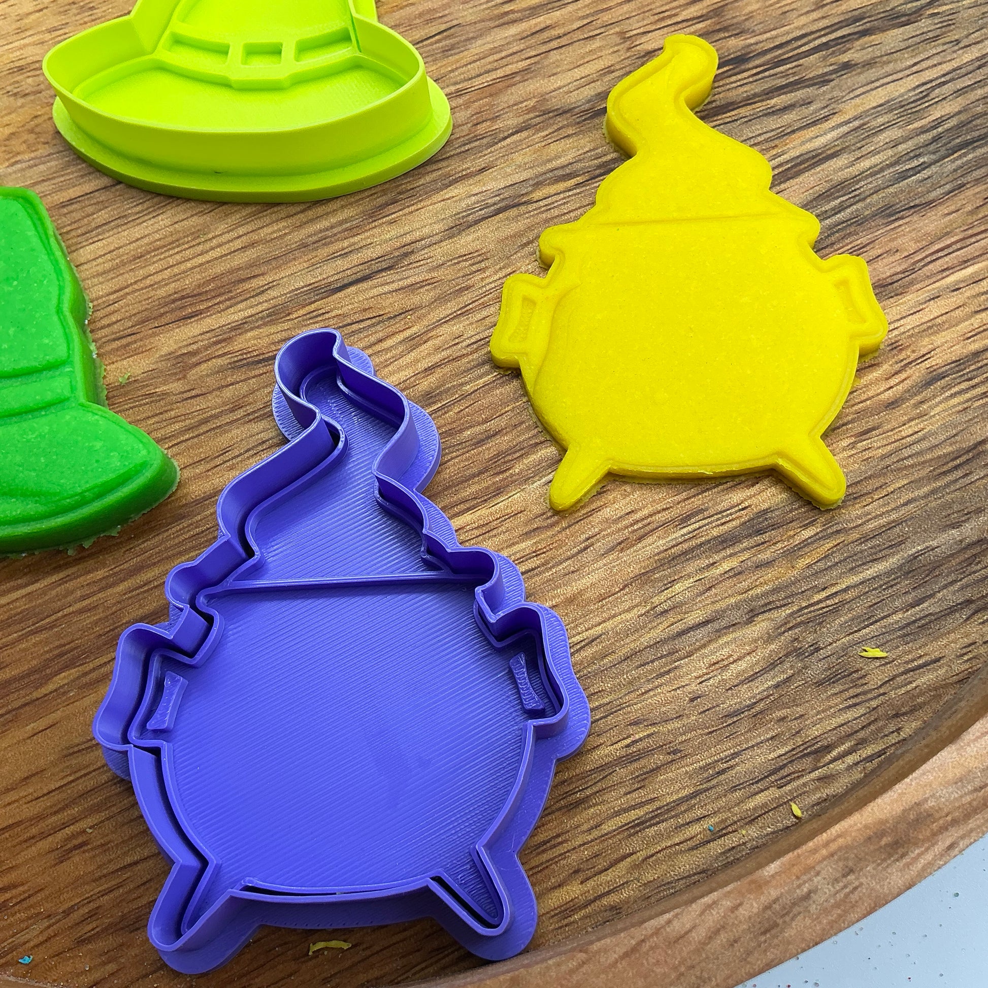 3D-printed witch Halloween play dough cookie cutter set - 4 piece (witch on broom, cauldron, hat and pumpkin) colour set A - view 10 of 13