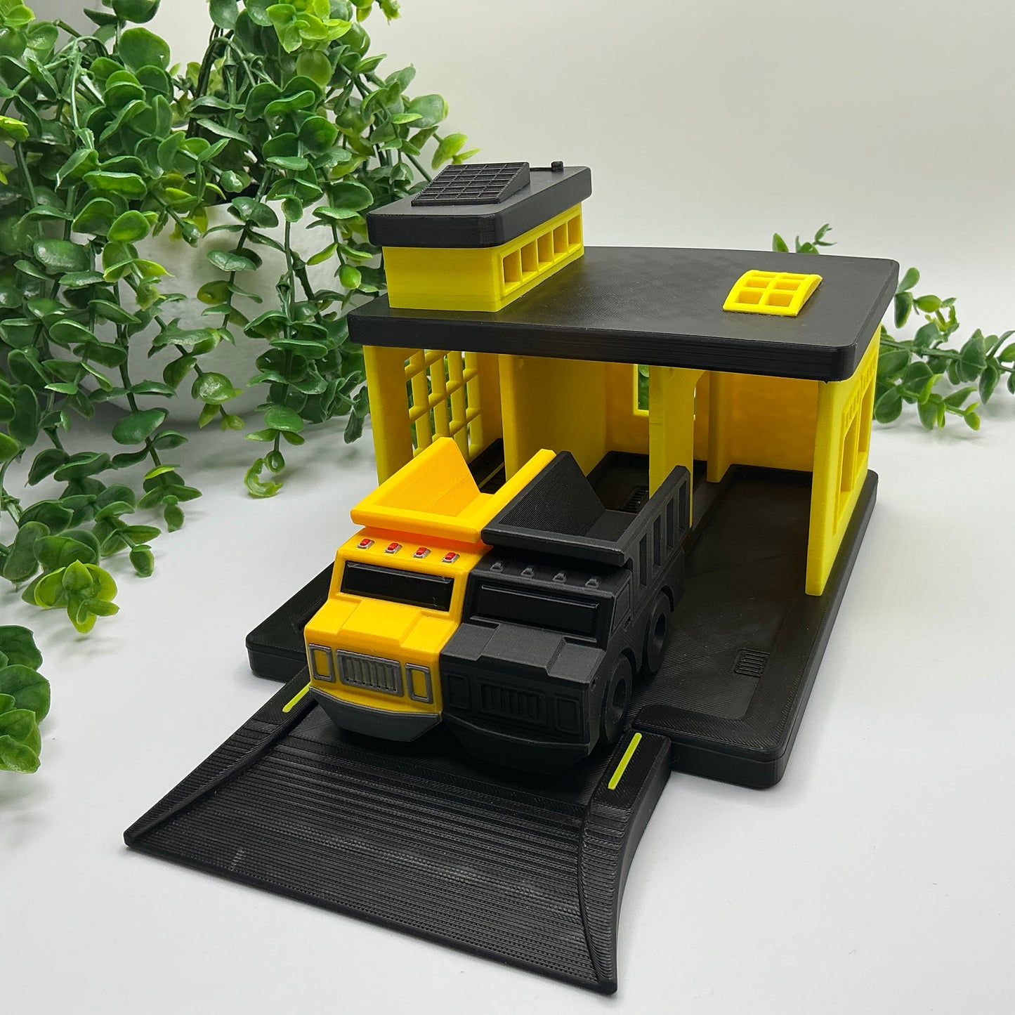 3D printed garage playset, wooden train track compatible - image 4