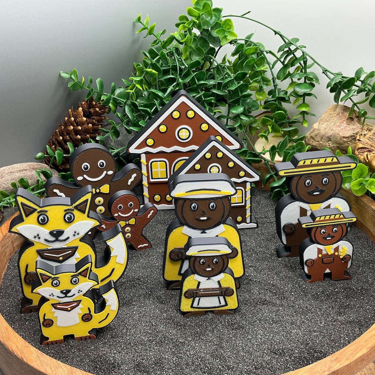 Large and Small Gingerbread Man, farmer, farmer's wife, fox and house pieces compared