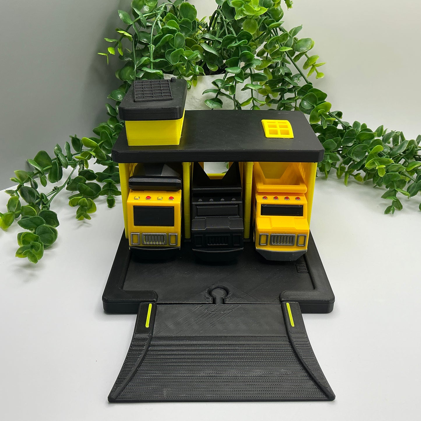 3D printed garage playset, wooden train track compatible - image 5