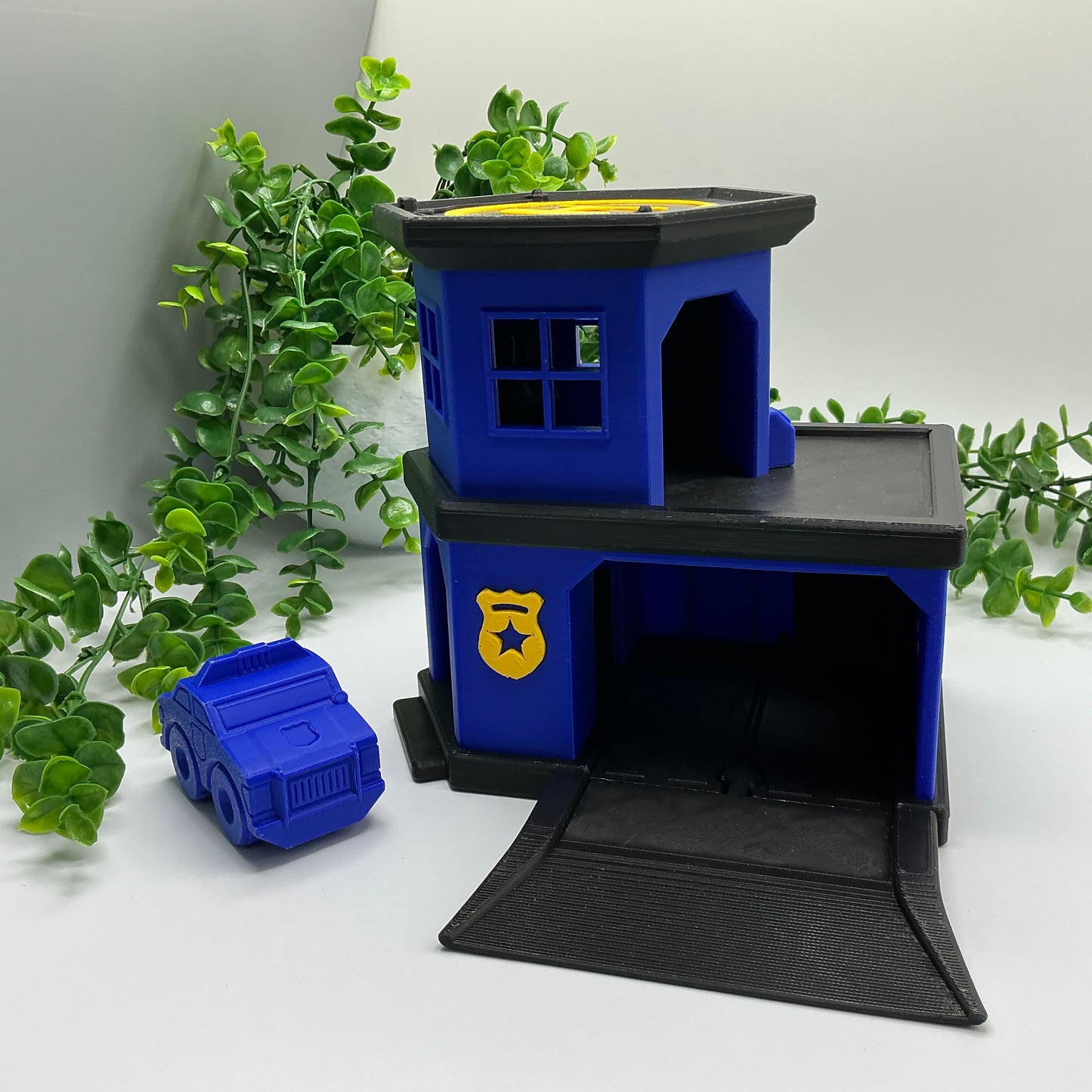 3D printed police station playset, wooden train track compatible - image 9