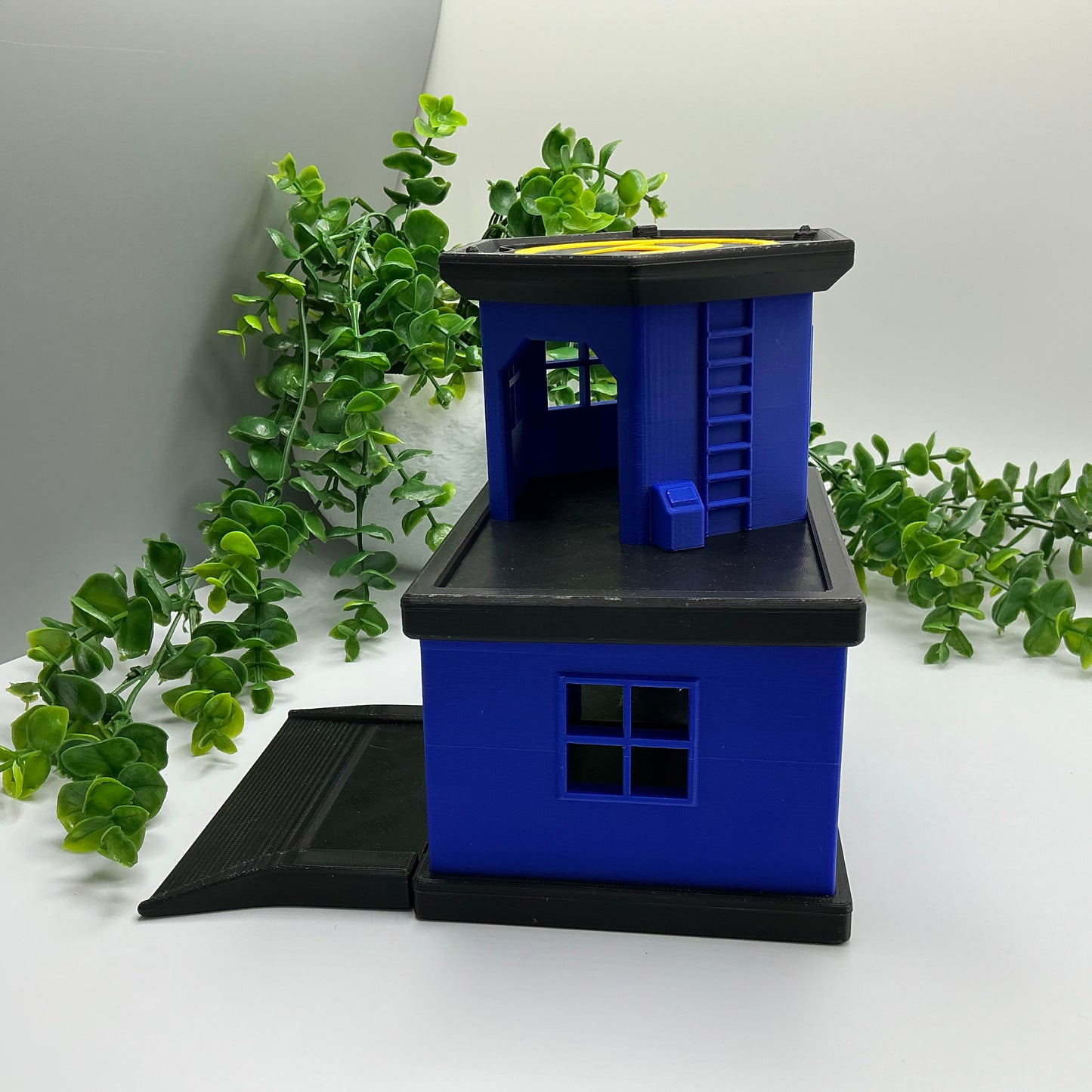 3D printed police station playset, wooden train track compatible - image 8