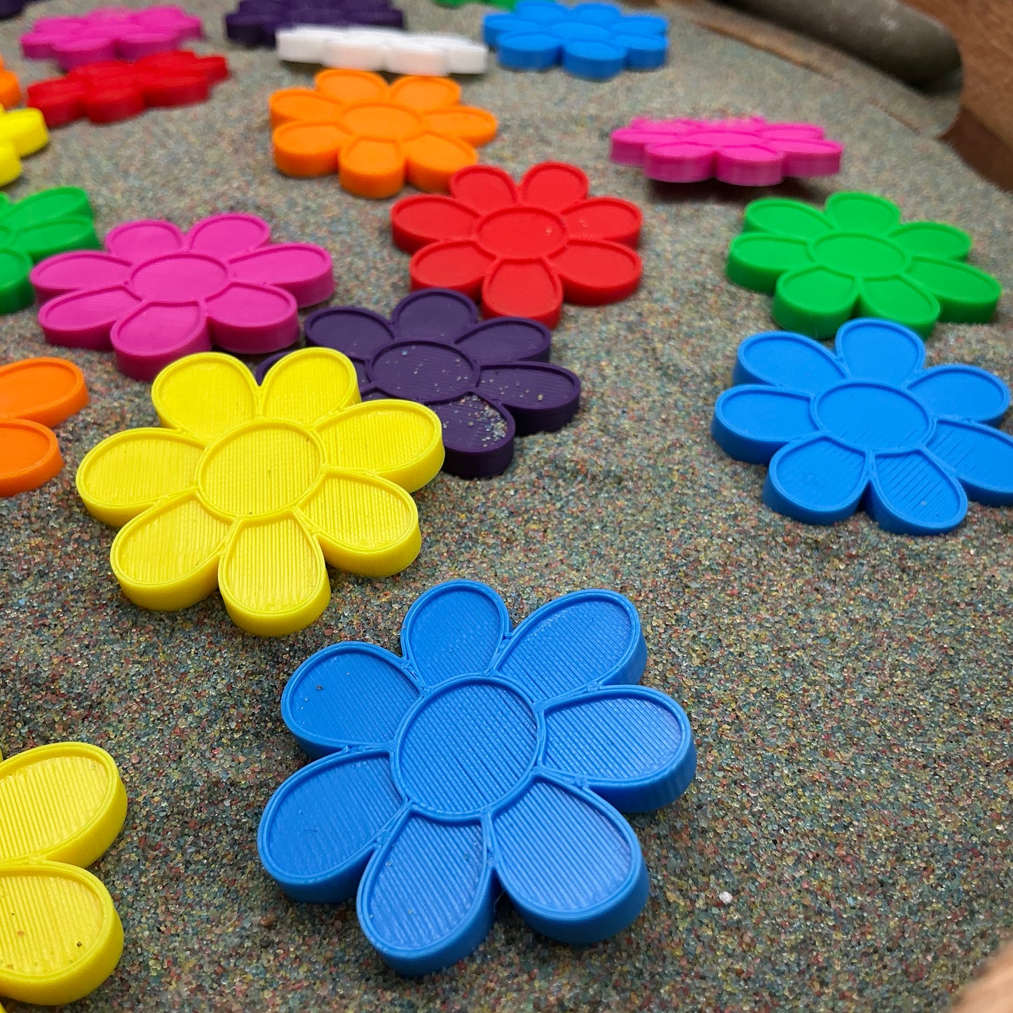 3D-printed small flower counters, 40-piece set in 8 colours for sorting and counting - view 4 of 4