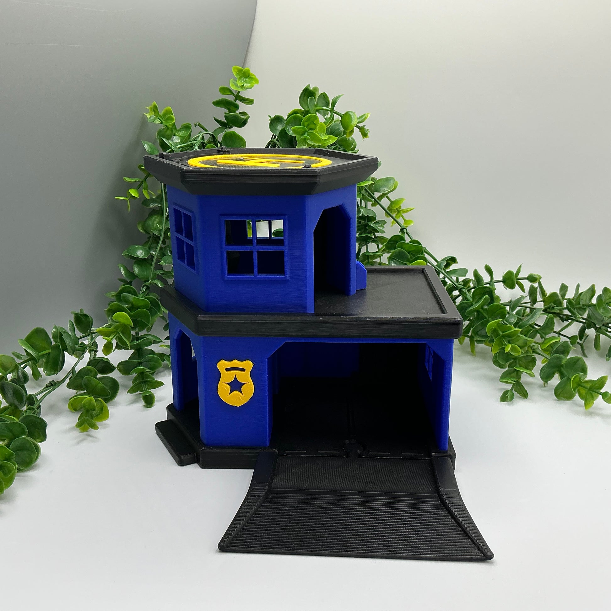 3D printed police station playset, wooden train track compatible - image 5