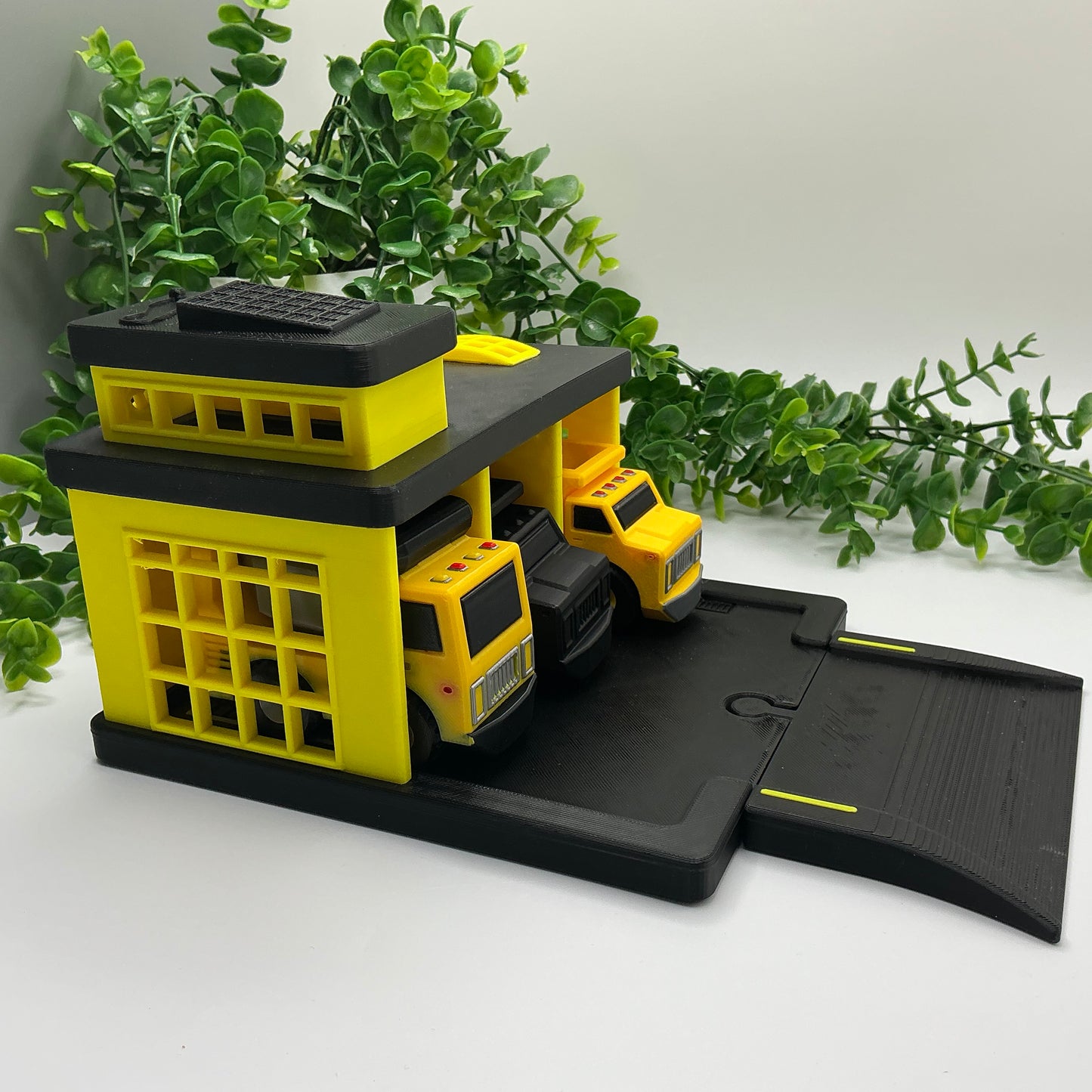 3D printed garage playset, wooden train track compatible - image 11