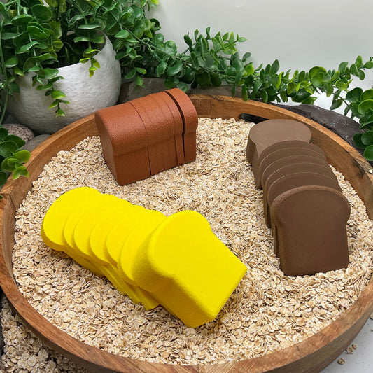 Pretend role play kitchen food, a loaf of bread bakery set up