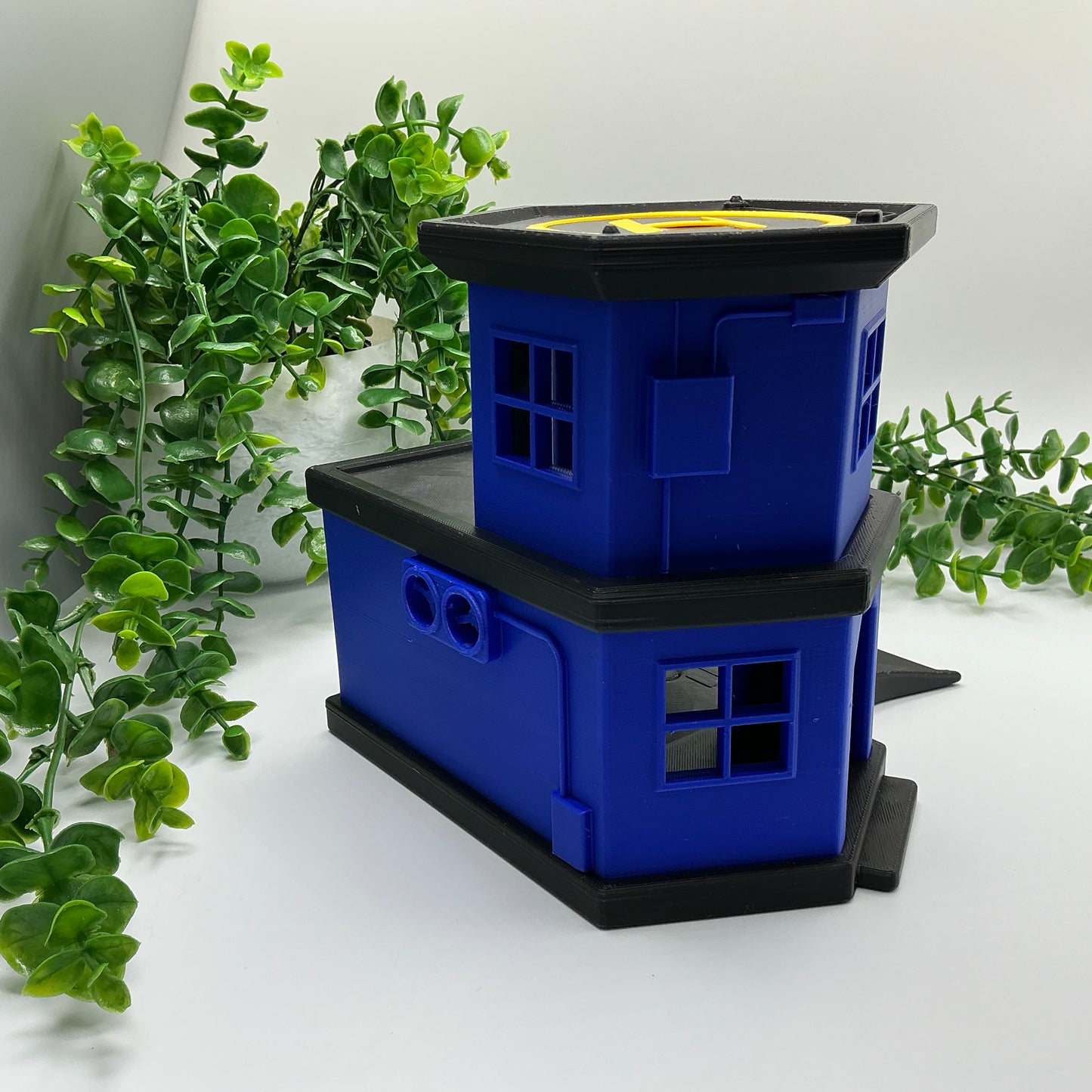 3D printed police station playset, wooden train track compatible - image 7