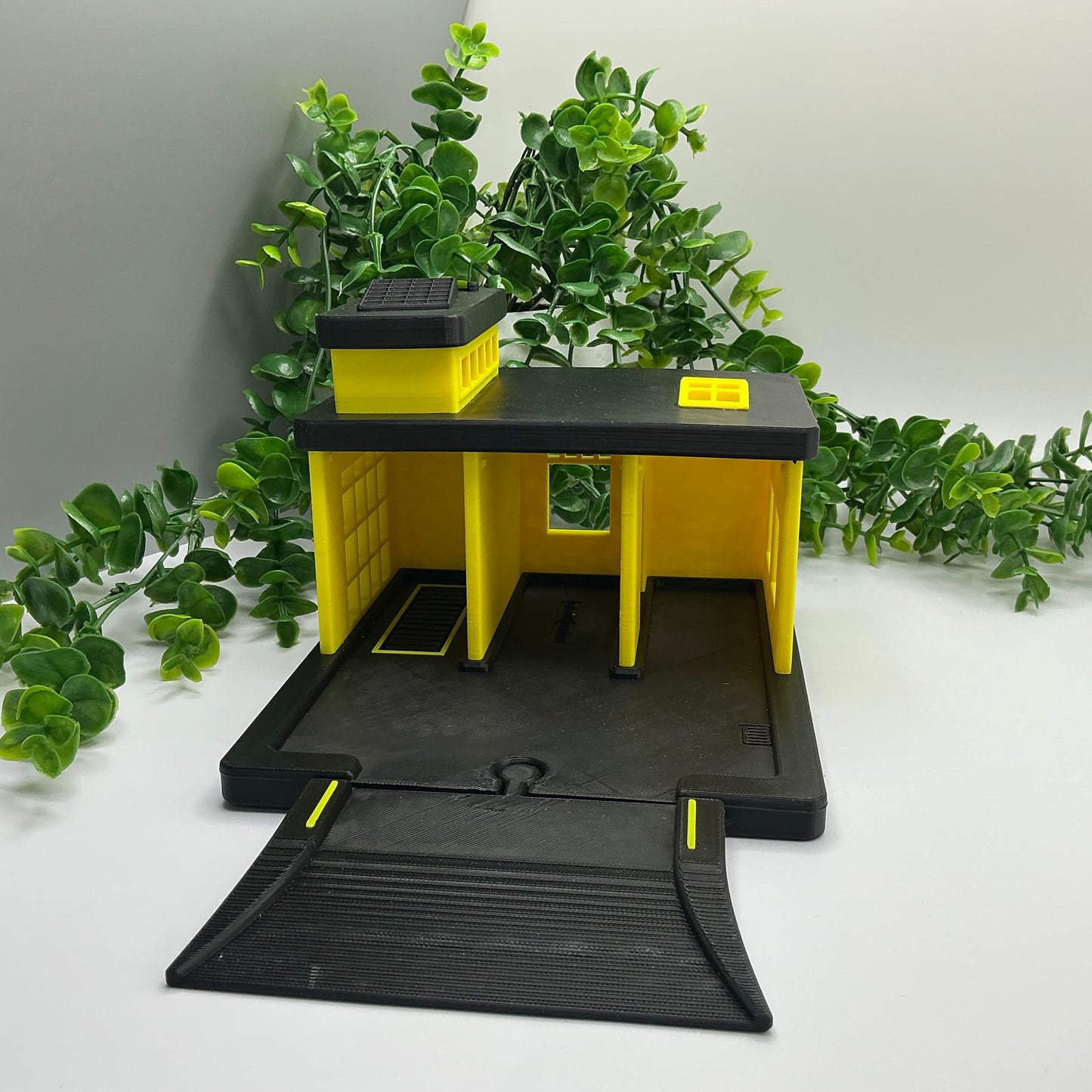 3D printed garage playset, wooden train track compatible - image 7