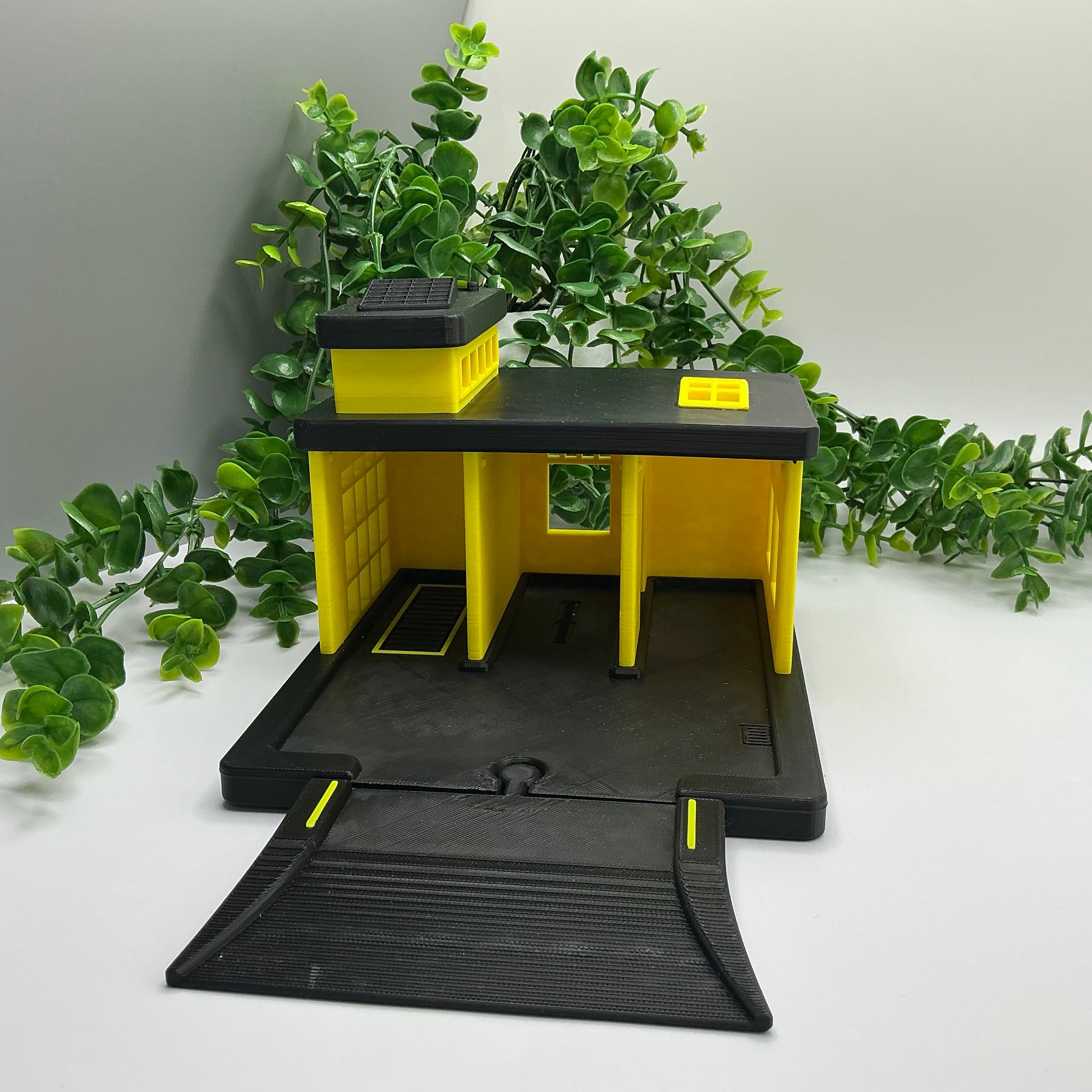 3D printed garage playset, wooden train track compatible - image 7