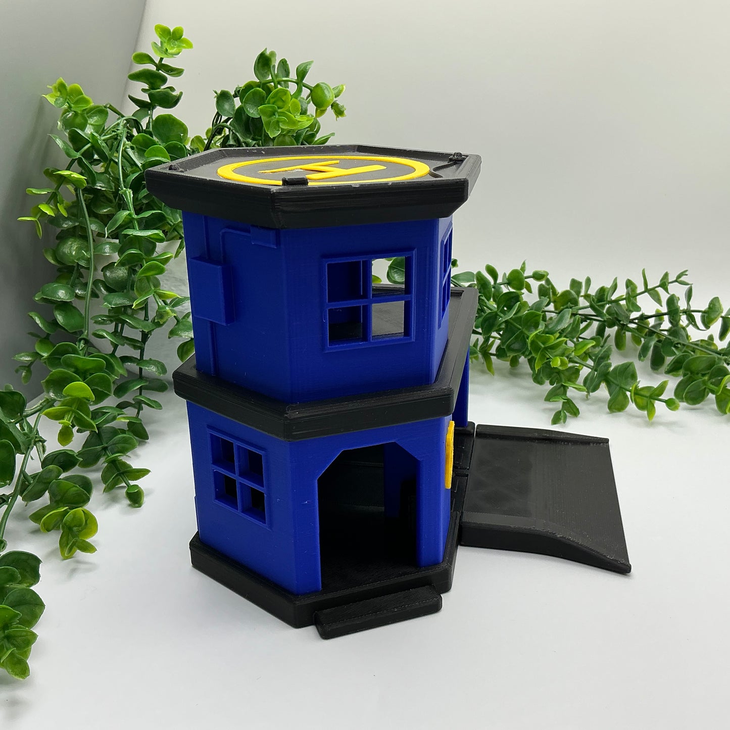 3D printed police station playset, wooden train track compatible - image 6