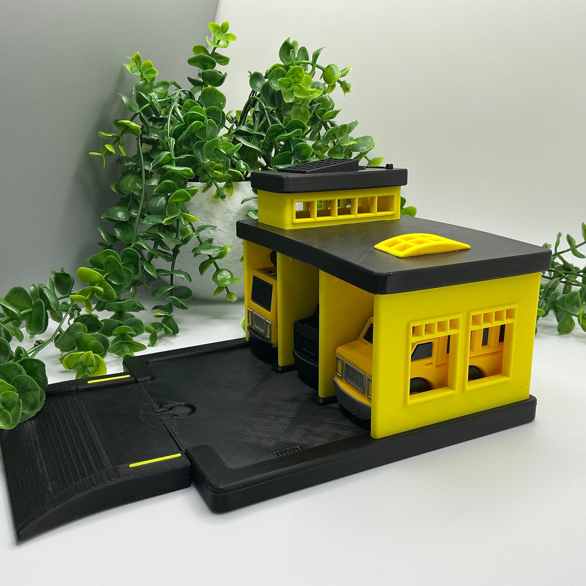 3D printed garage playset, wooden train track compatible - image 10