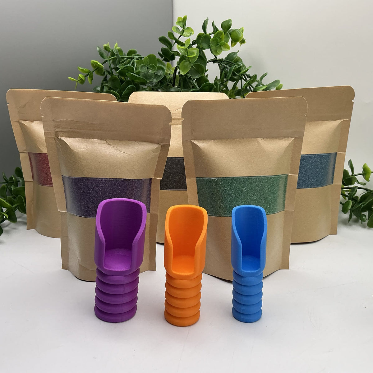Coloured play sand pack with five pouches and three pouring scoops