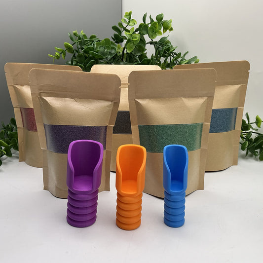 Coloured play sand pack with five pouches and three pouring scoops